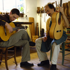 Joël Laplane et le luthier Didier Lubrano ©Stéphane Bravin